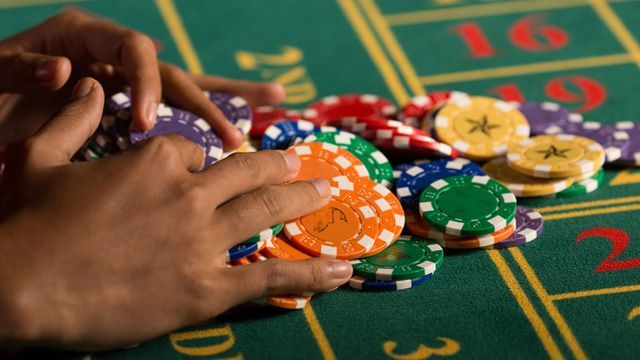 Slots 777 کھلاڑیوں کے لیے لائیو کیسینو سیکشن